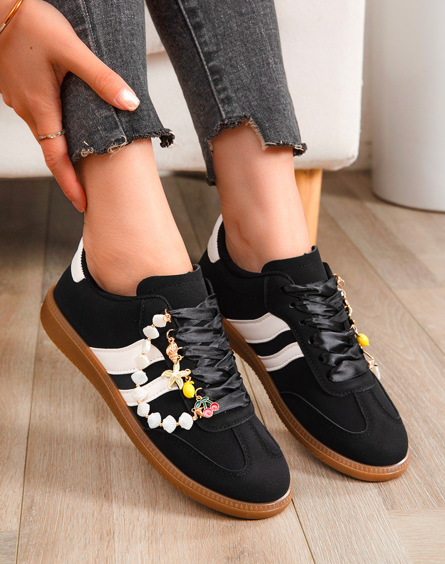 Basket femme noire tendance avec empiècement blanc et bijoux amovibles