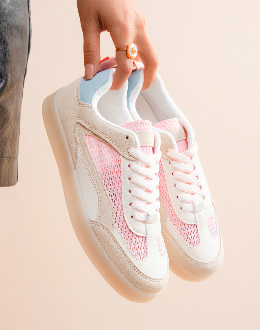 Basket femme blanche et rose élégante avec empiècements suédine beige et bleu pastel