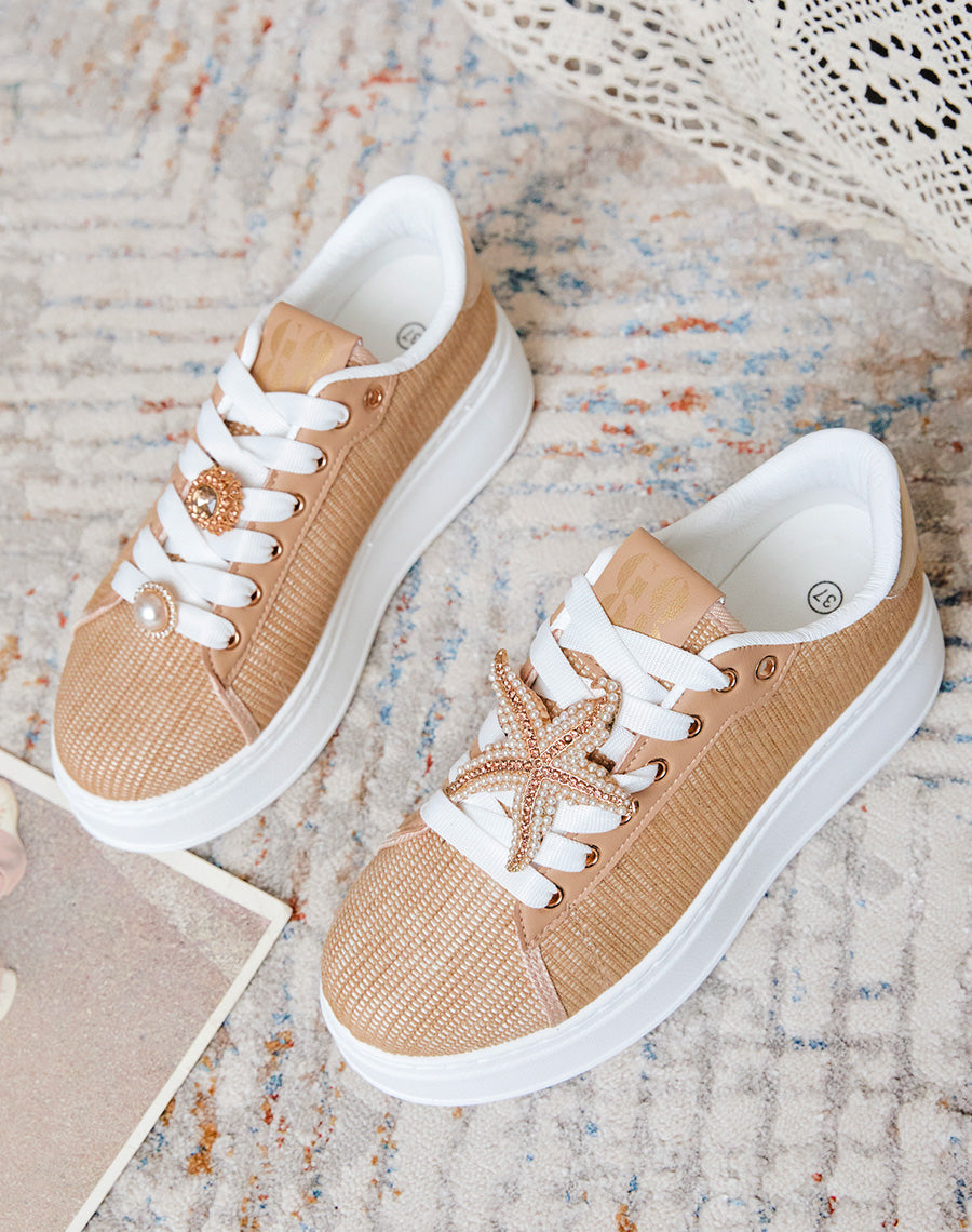 Basket femme beige tendance effet jute avec empiècement doré et étoile de mer bijou