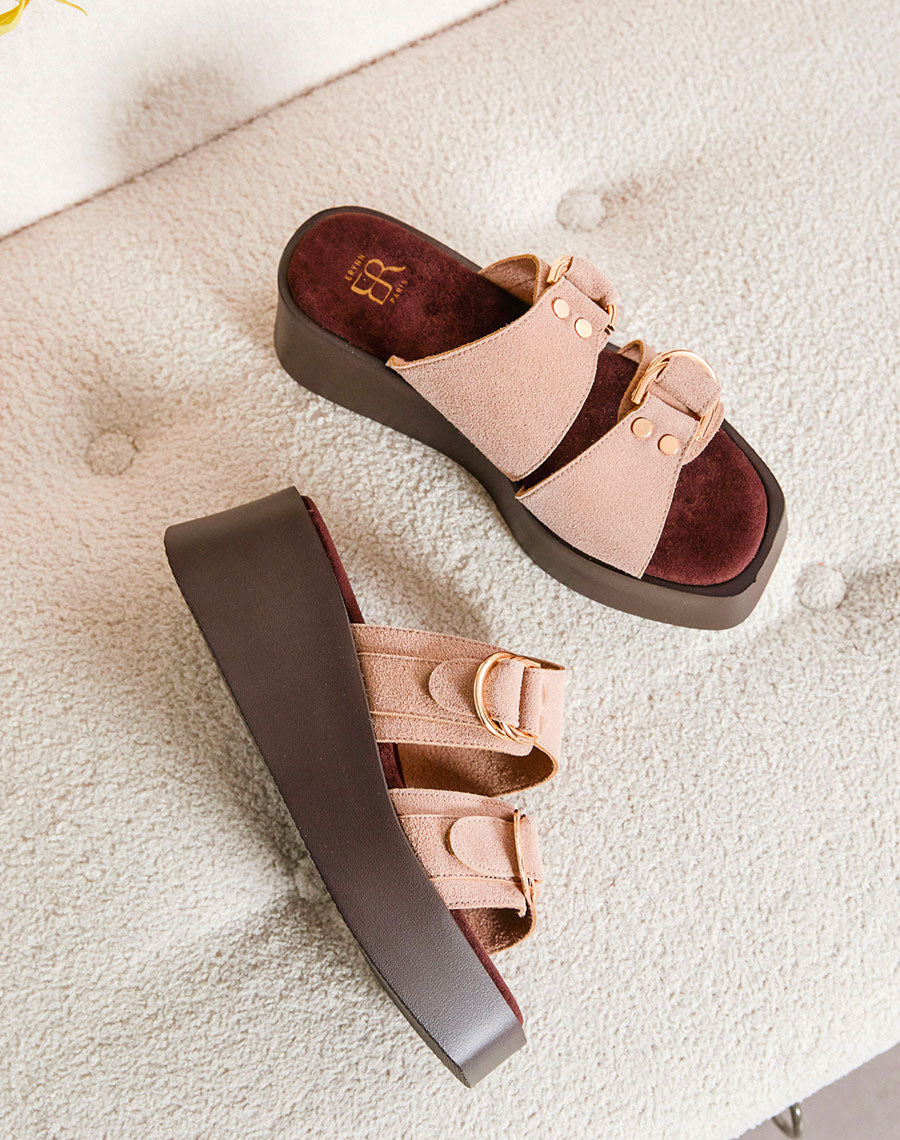 Mules taupe à plateforme compensée et double brides en suédine