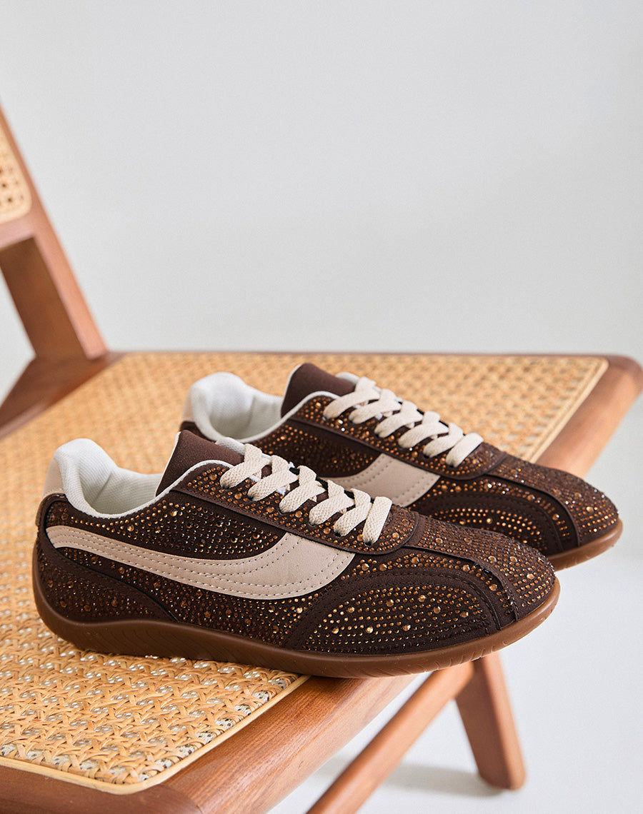 Basket femme marron tendance à strass avec empiècements beiges et lacets assortis