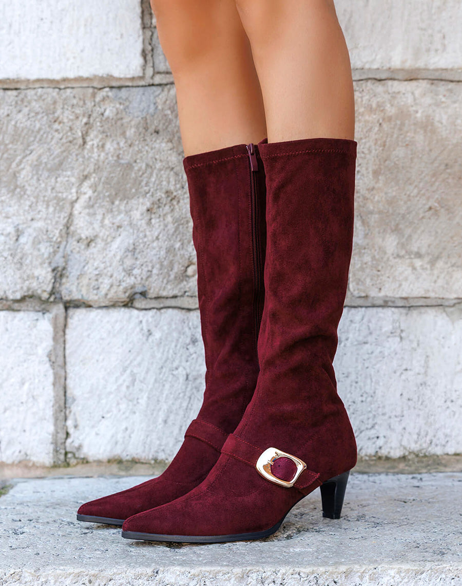 Bottes femme bordeaux en suédine, élégantes à petit talon et boucle dorée tendance
