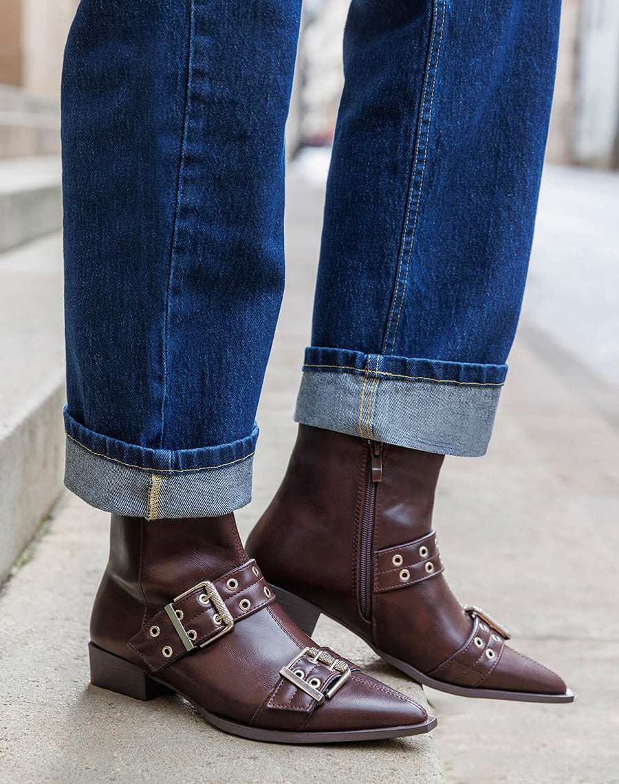 Bottines femme marron à bout pointu avec double lanière argentée intérieur fourré