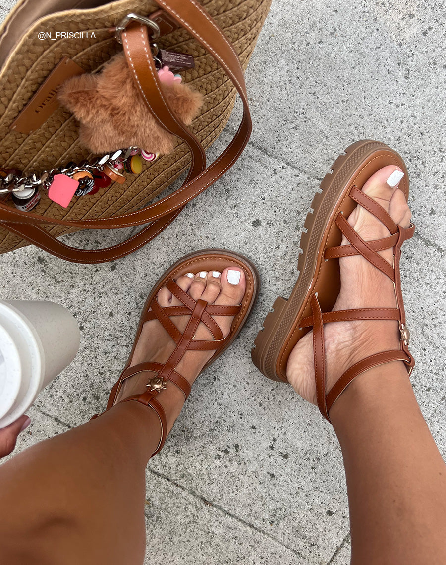 Sandales FINDLAY femme camel à lanières croisées et semelle crantée