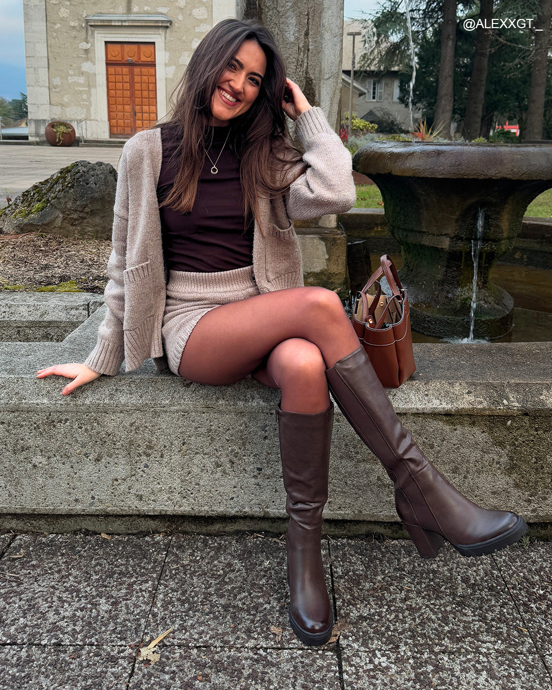 Bottes femme marron élégantes avec talon carré et semelle crantée