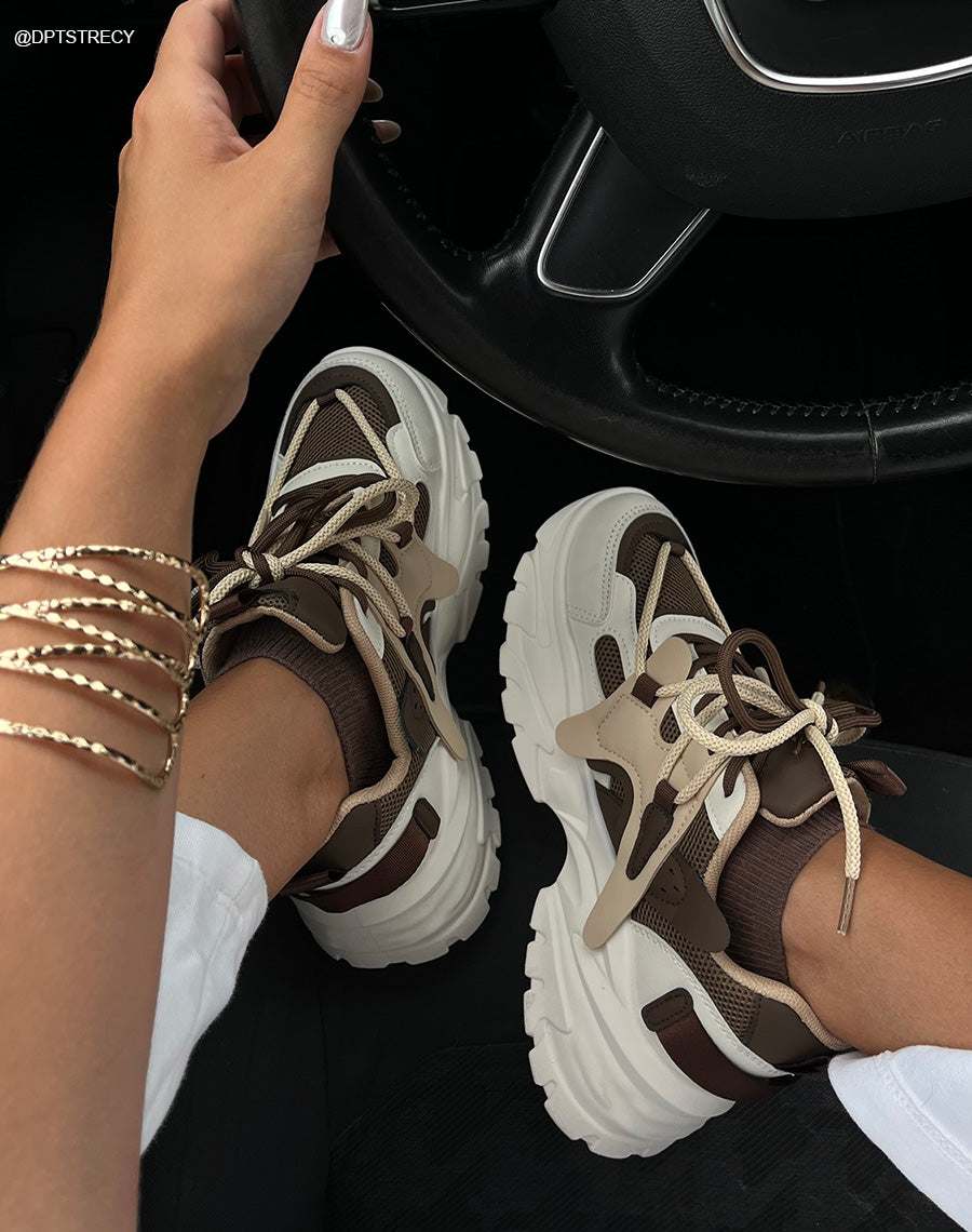 Baskets femme marron à grosse semelle tendance avec double lacets beiges et marron