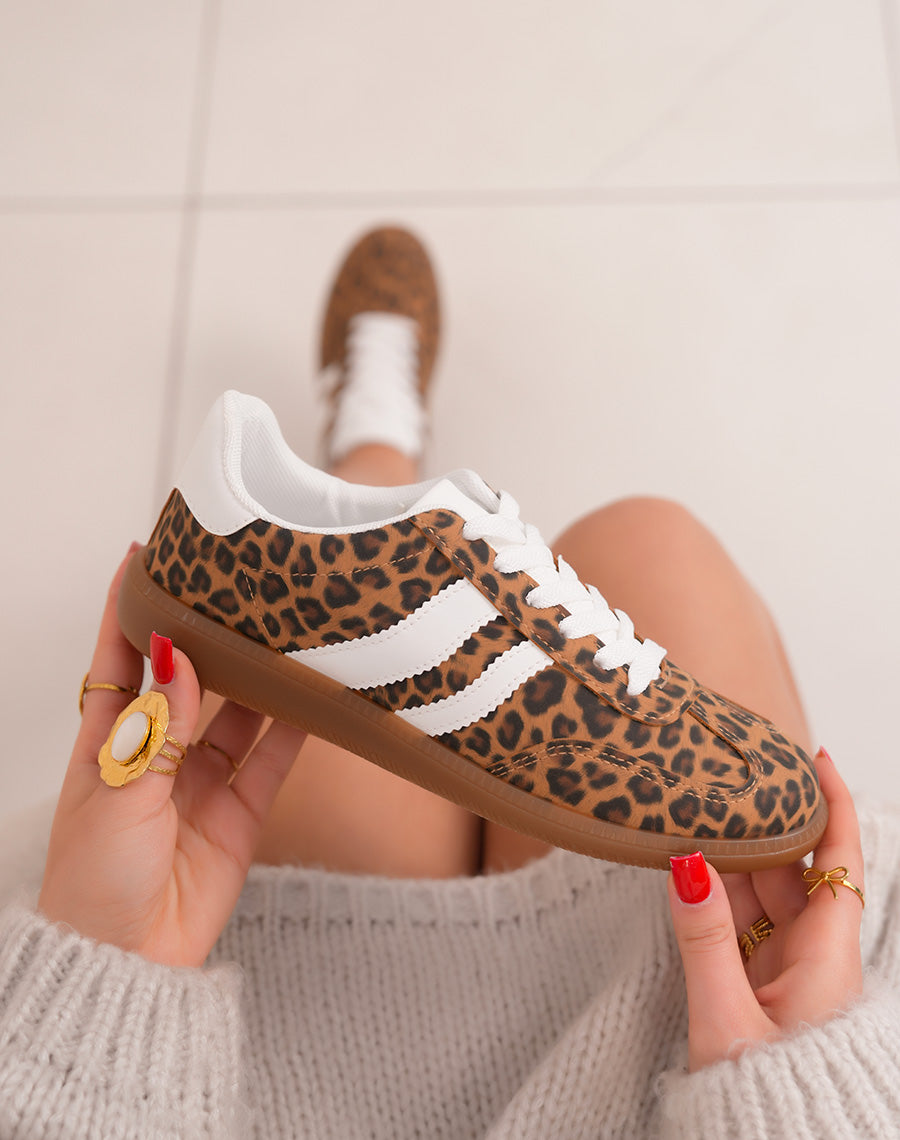 Trendy leopard woman sneakers with white scratches and brown sole