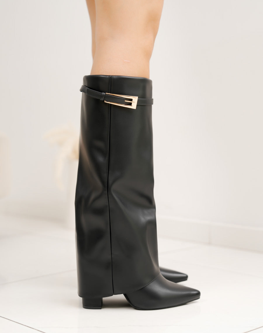 Bottes femme noires à revers élégantes avec lanière et boucles dorées