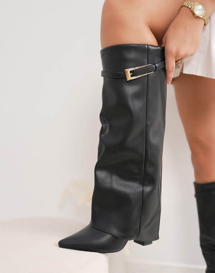 Bottes femme noires à revers élégantes avec lanière et boucles dorées