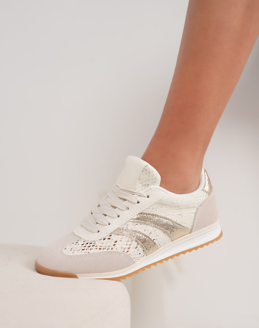 Basket femme beige élégante avec broderie et double rayures dorées pailletées