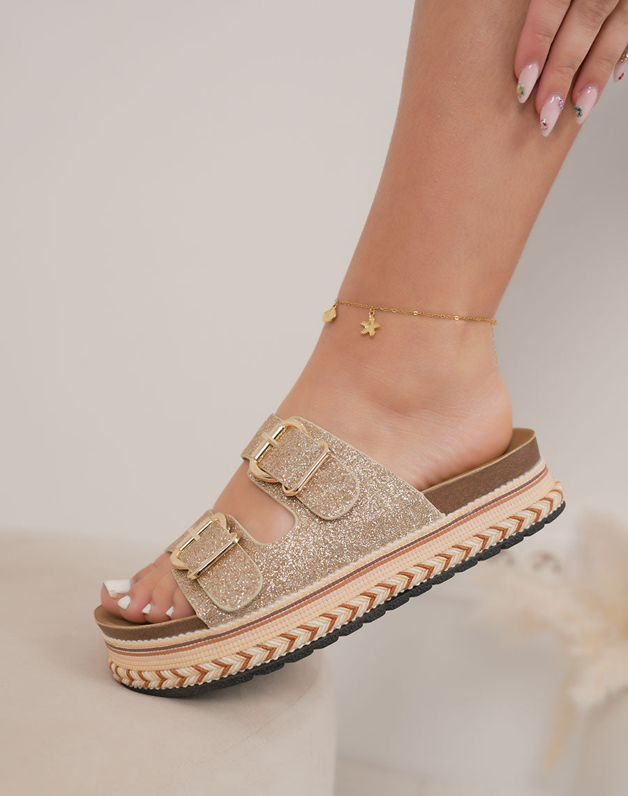 Mules femme dorées tendance à paillettes avec double bride et plateforme tressée