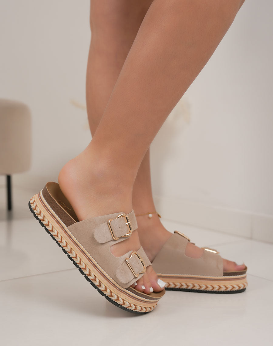 Mules femme beige élégantes en suédine avec double bride et plateforme tressée