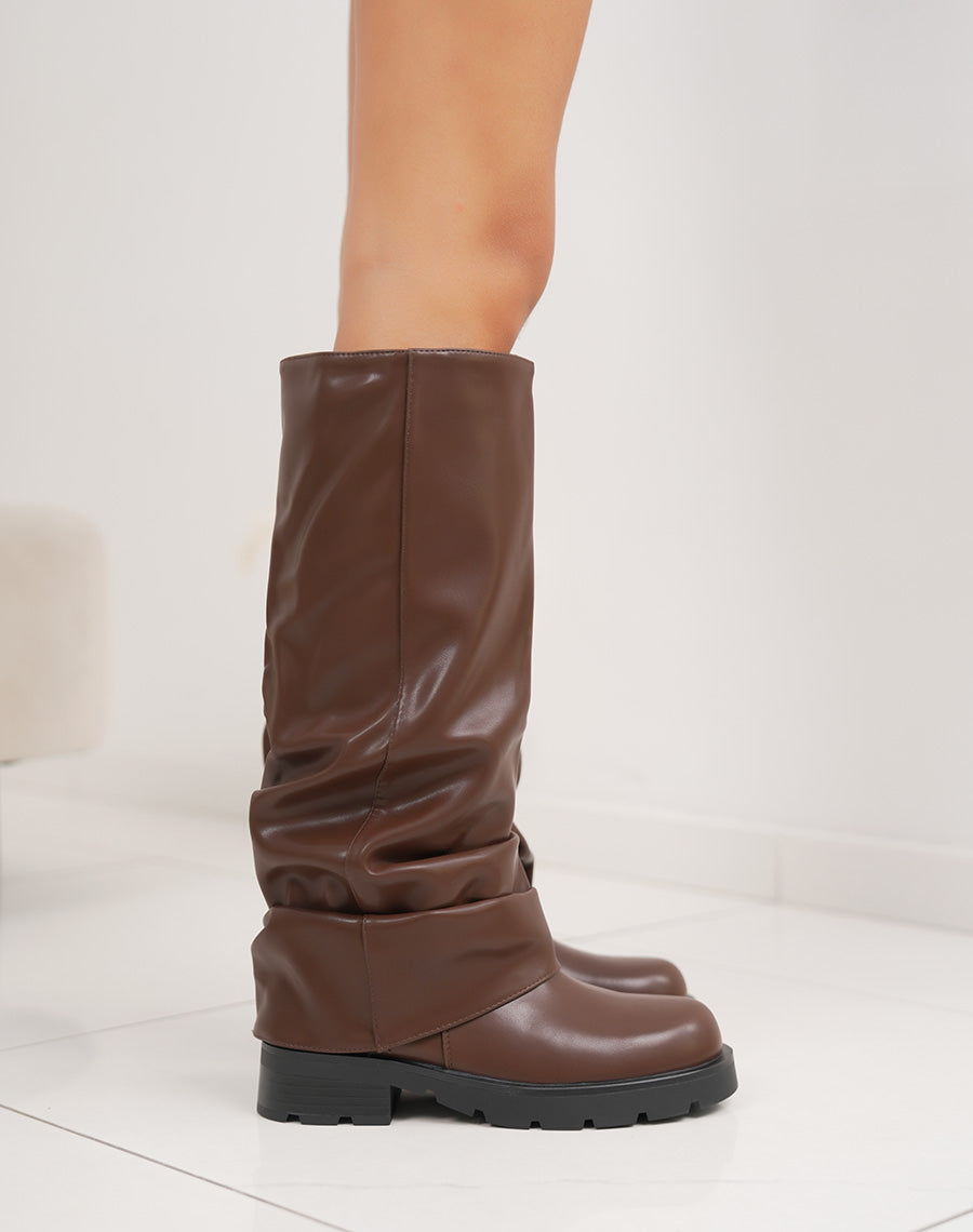 Bottes marron à revers avec semelles crantées et doublure chaude