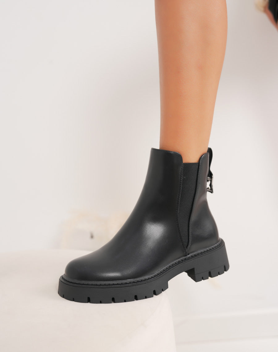 Bottines noires fourrées bijou argenté