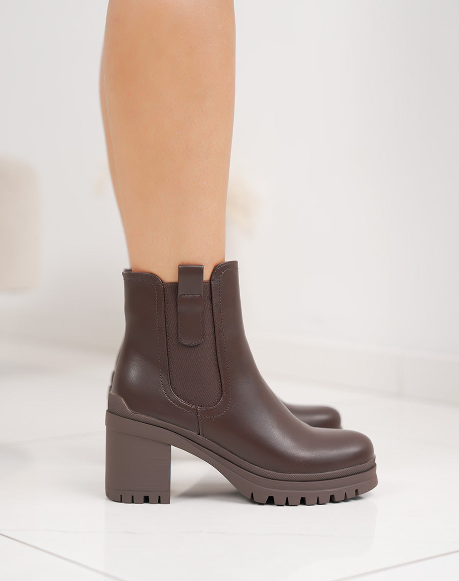 Bottines marron à talon carré fourrées