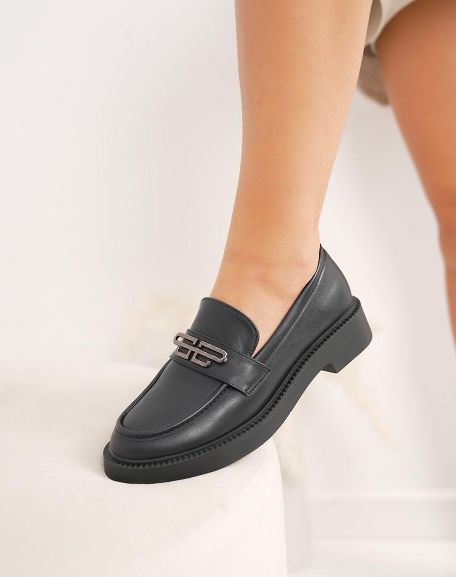 Mocassins noirs à bijou chic