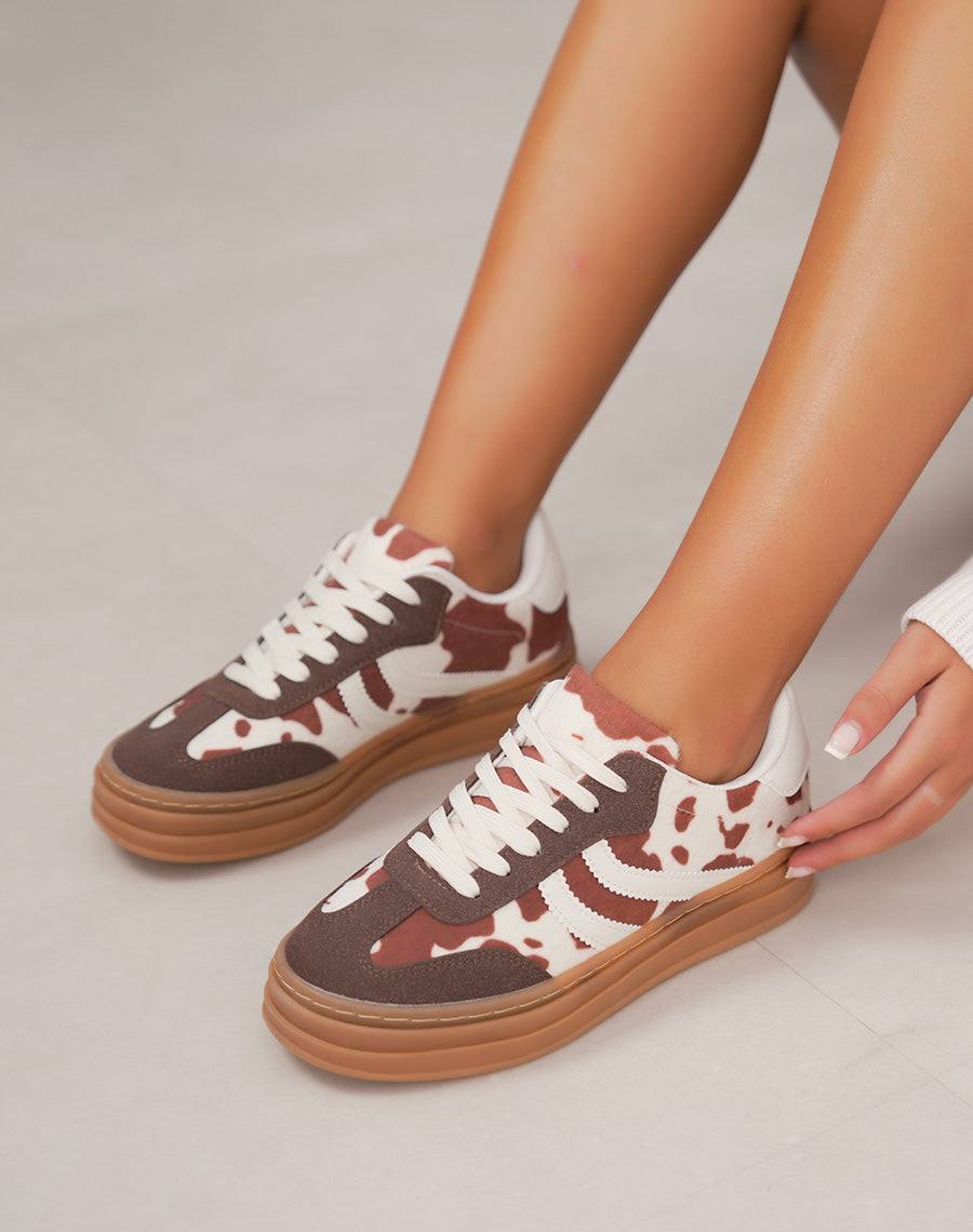 Basket femme marron tendance imprimé vachette avec semelle plate