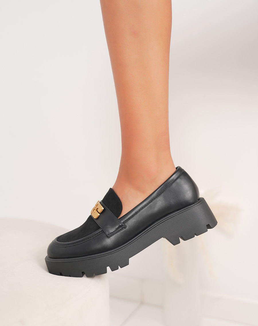 Mocassins noirs bi-matière avec bijou doré