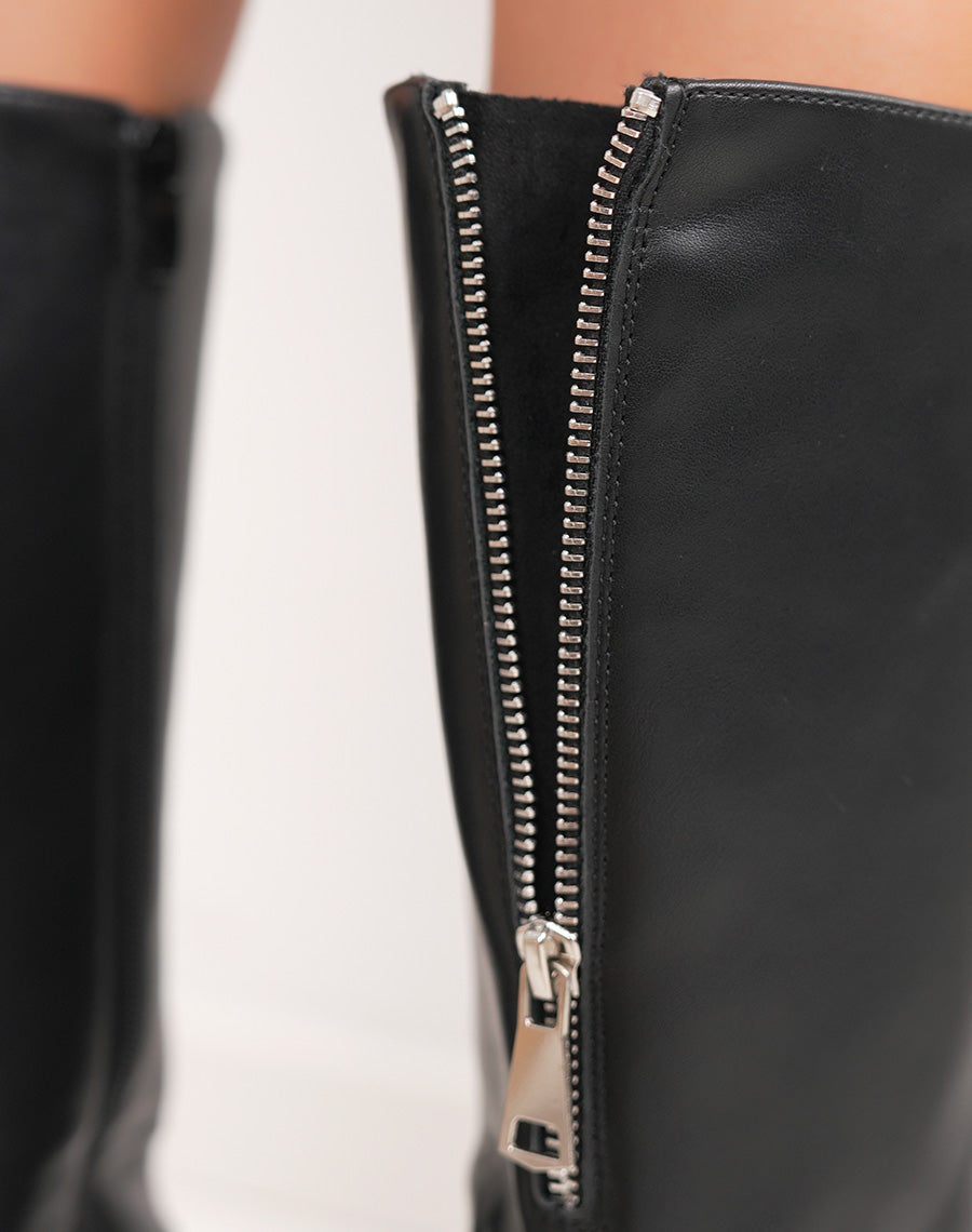 Bottes noires à semelle crantée et zip argenté