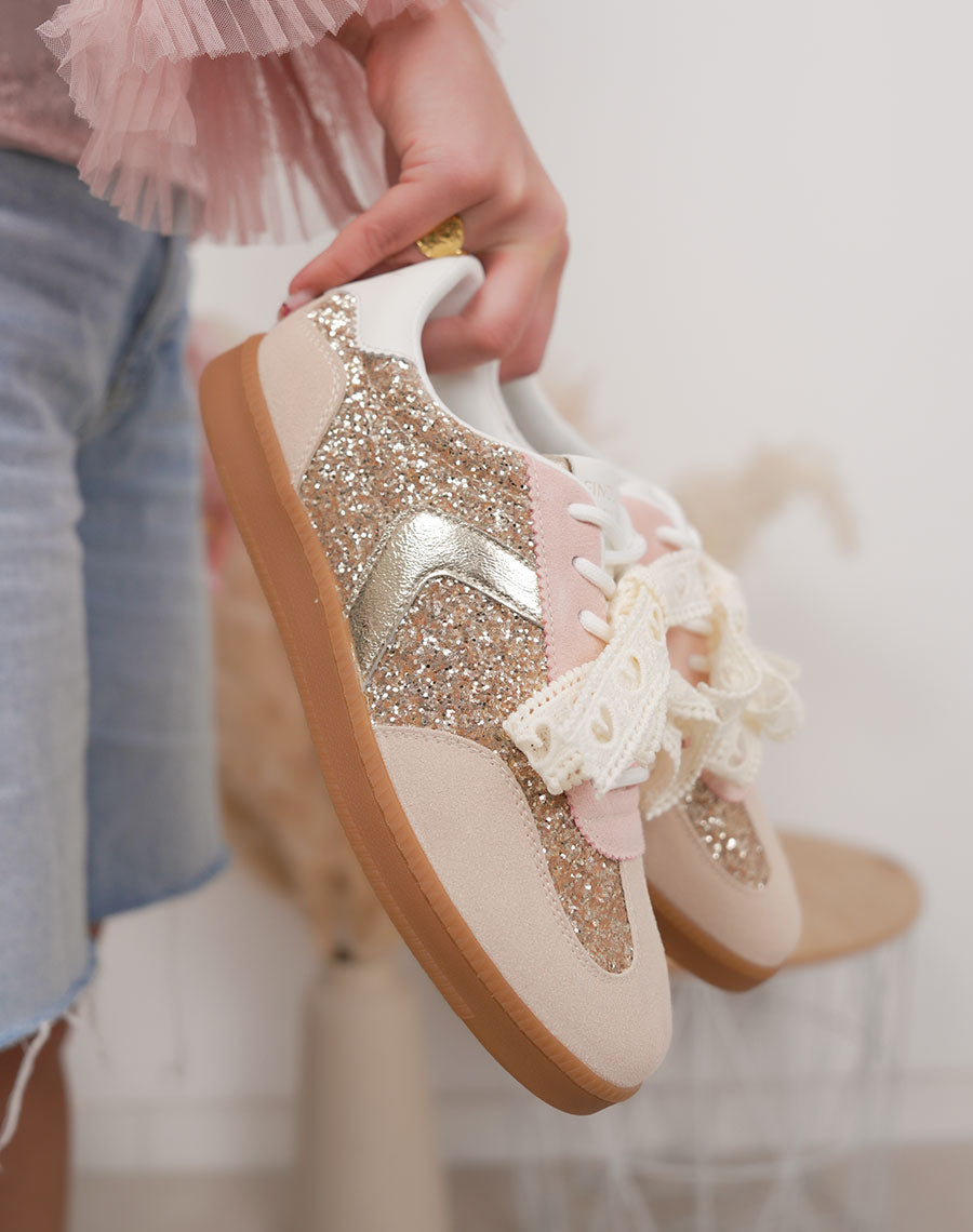 Basket femme beige tendance à paillettes et lacets brodés avec semelle marron