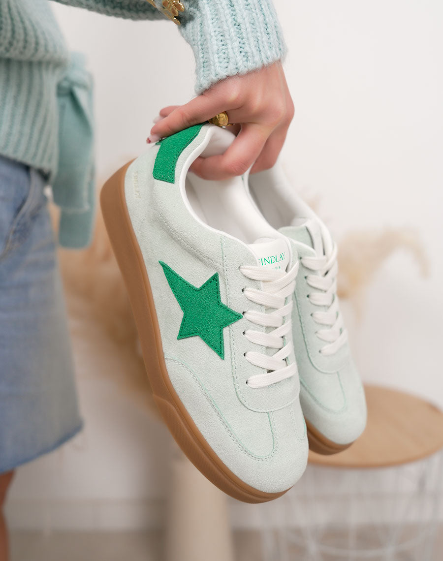 Basket femme verte tendance en suédine avec étoile et semelle marron