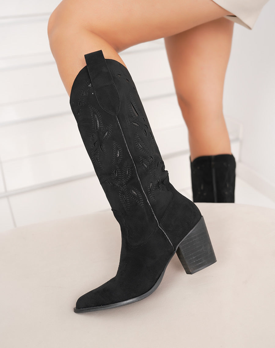 Bottes noires ajourées métallisées en suédine – esprit western chic