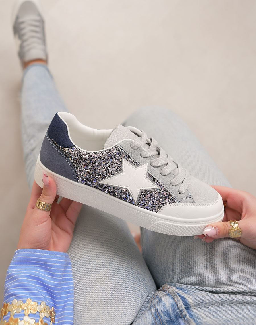 Basket femme bleue tendance à paillettes avec étoile blanche et détail bleu marine