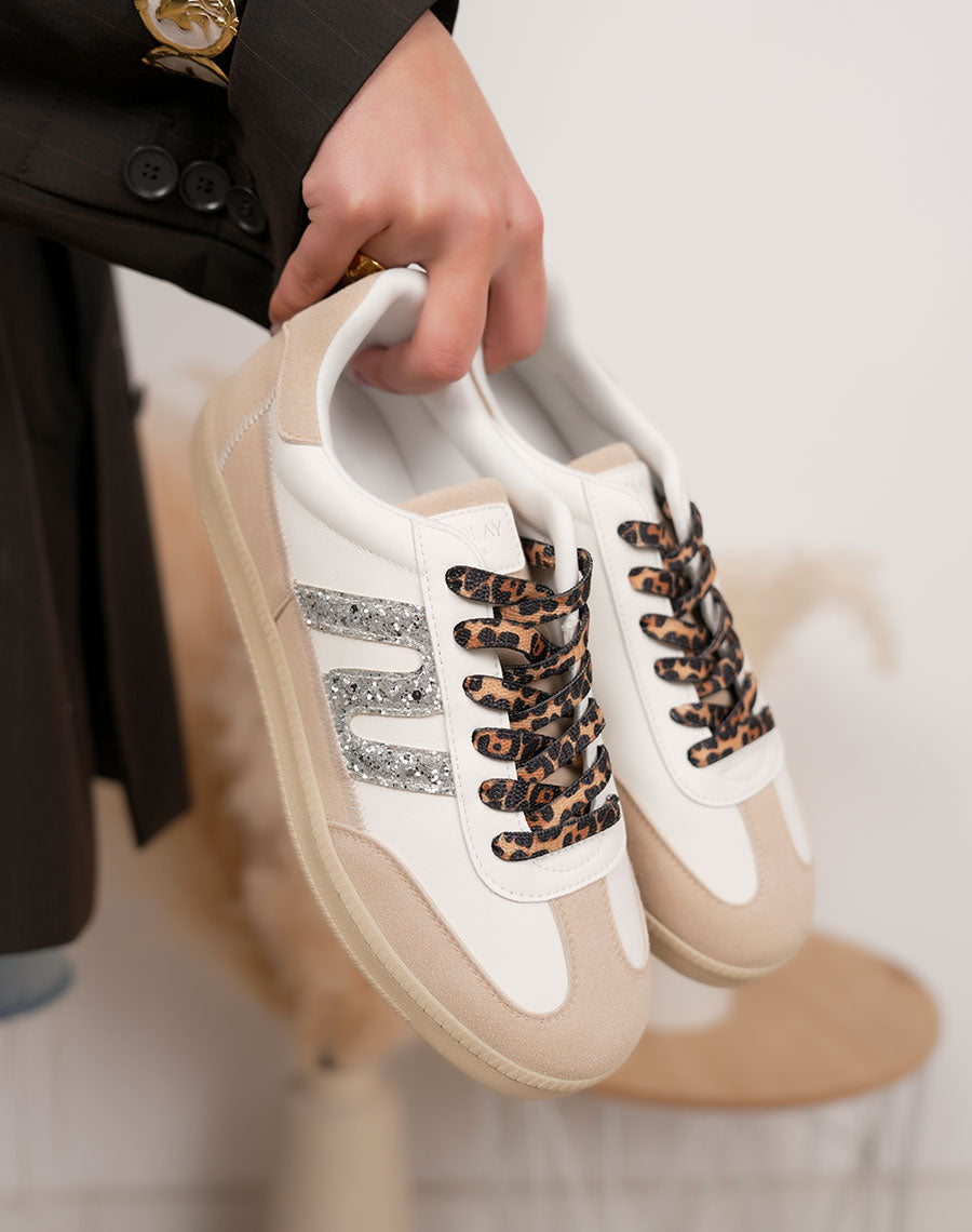 Basket femme blanche et beige tendance à paillettes avec lacets léopard
