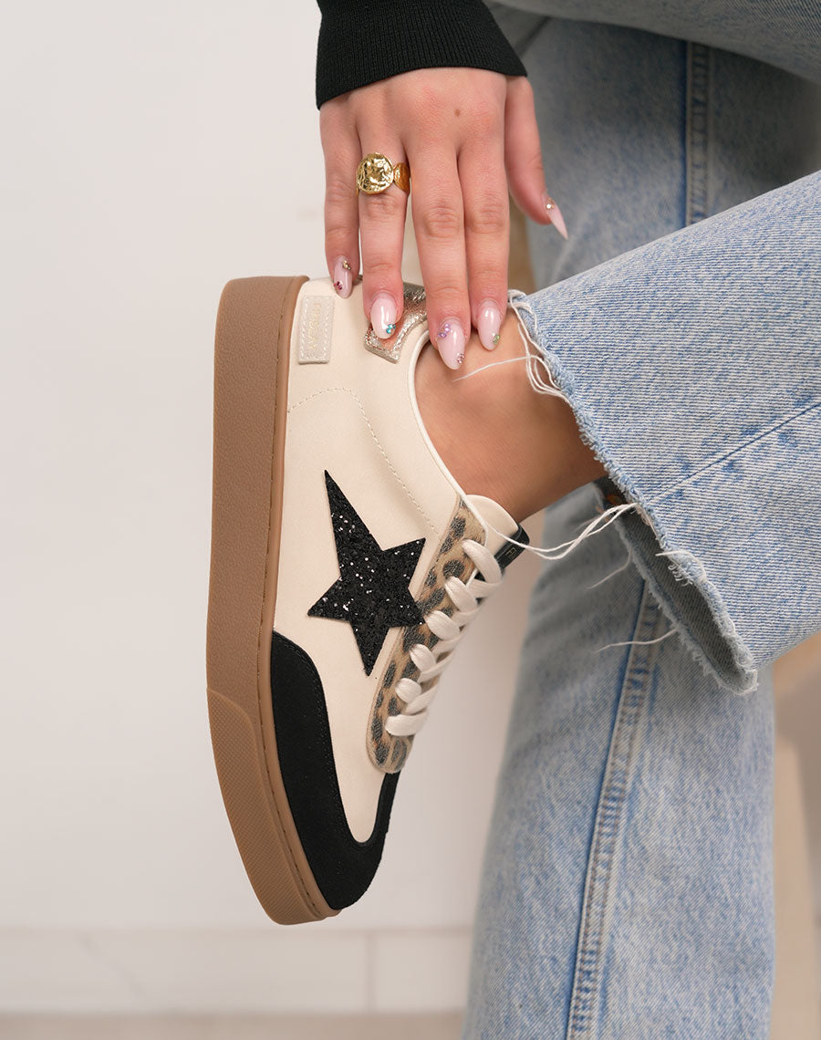 Basket femme noire et beige tendance à plateforme avec étoile pailletée et détail léopard