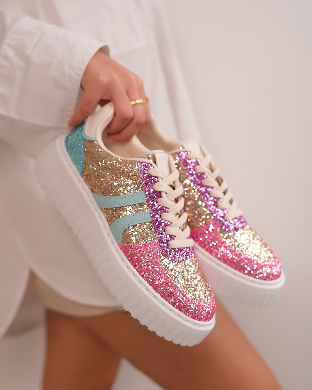 Basket femme multicolore pailletée avec semelle blanche