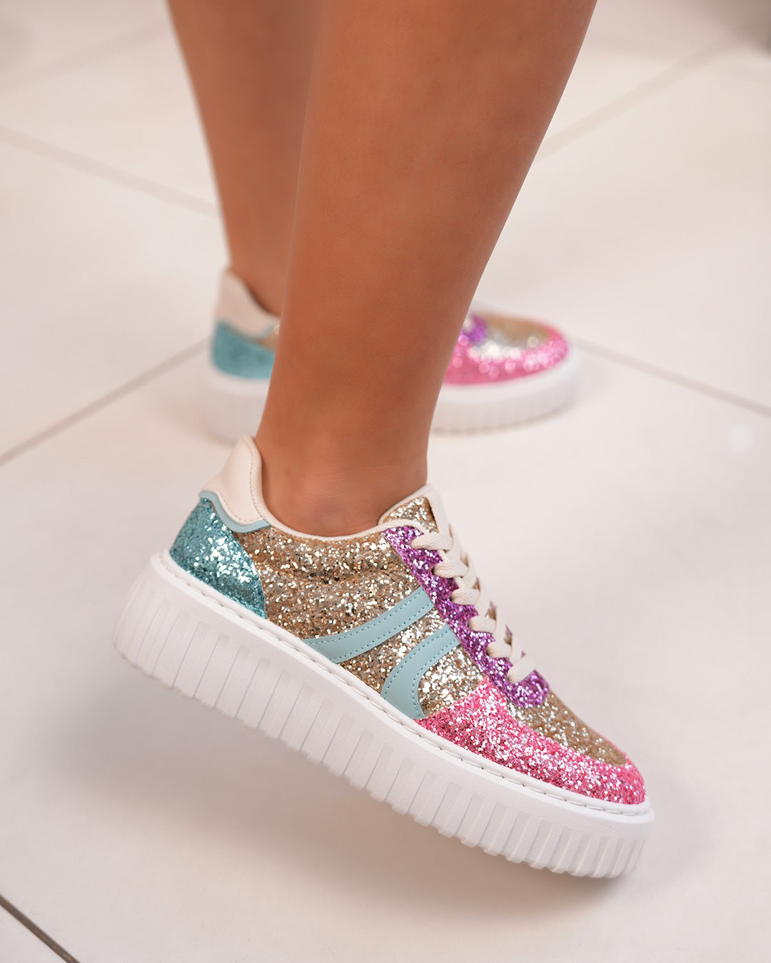 Basket femme multicolore pailletée avec semelle blanche