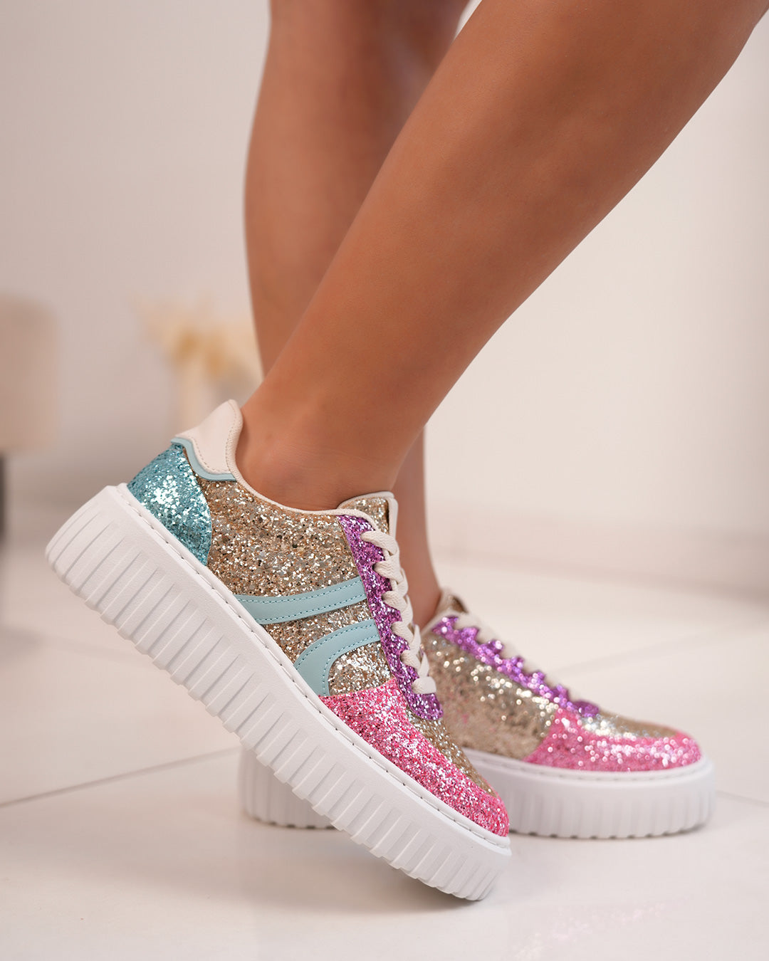 Basket femme multicolore pailletée avec semelle blanche