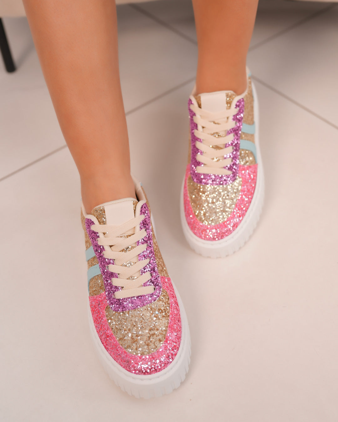 Basket femme multicolore pailletée avec semelle blanche