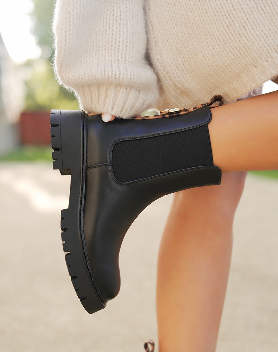 Bottines femme noires style Chelsea avec détail léopard et semelle crantée