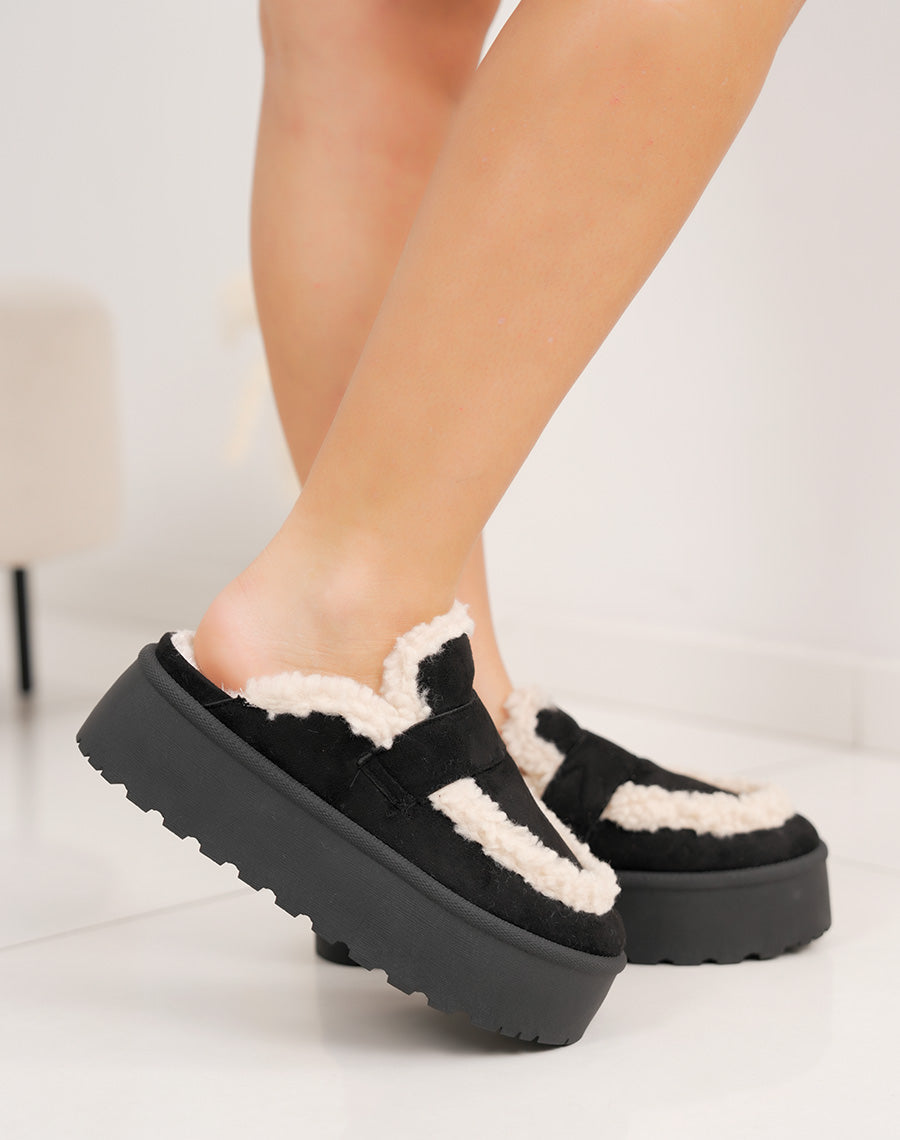 Mules femme noires tendance en suédine avec fourrure blanche et semelle plateforme