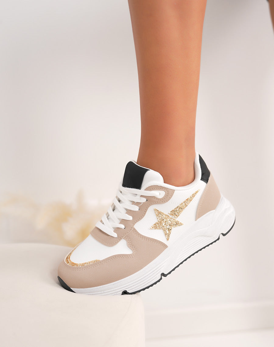 Basket femme blanche tendance avec étoile dorée pailletée et semelle effet vintage