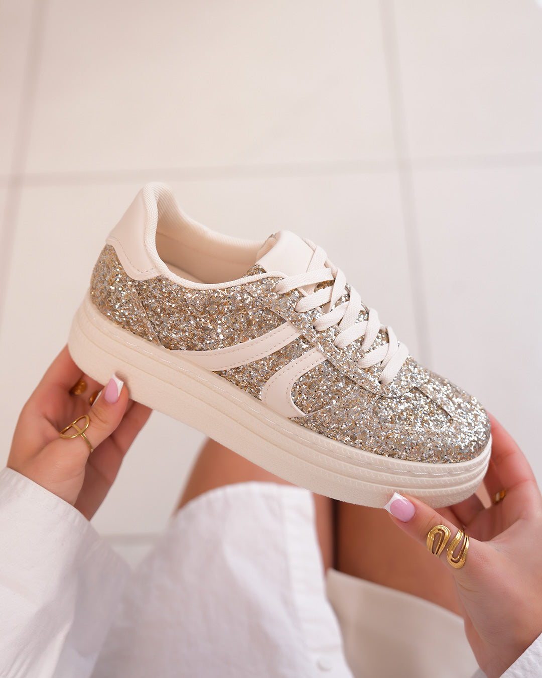 Basket dorée pailletée femme avec lacets blancs et semelle épaisse