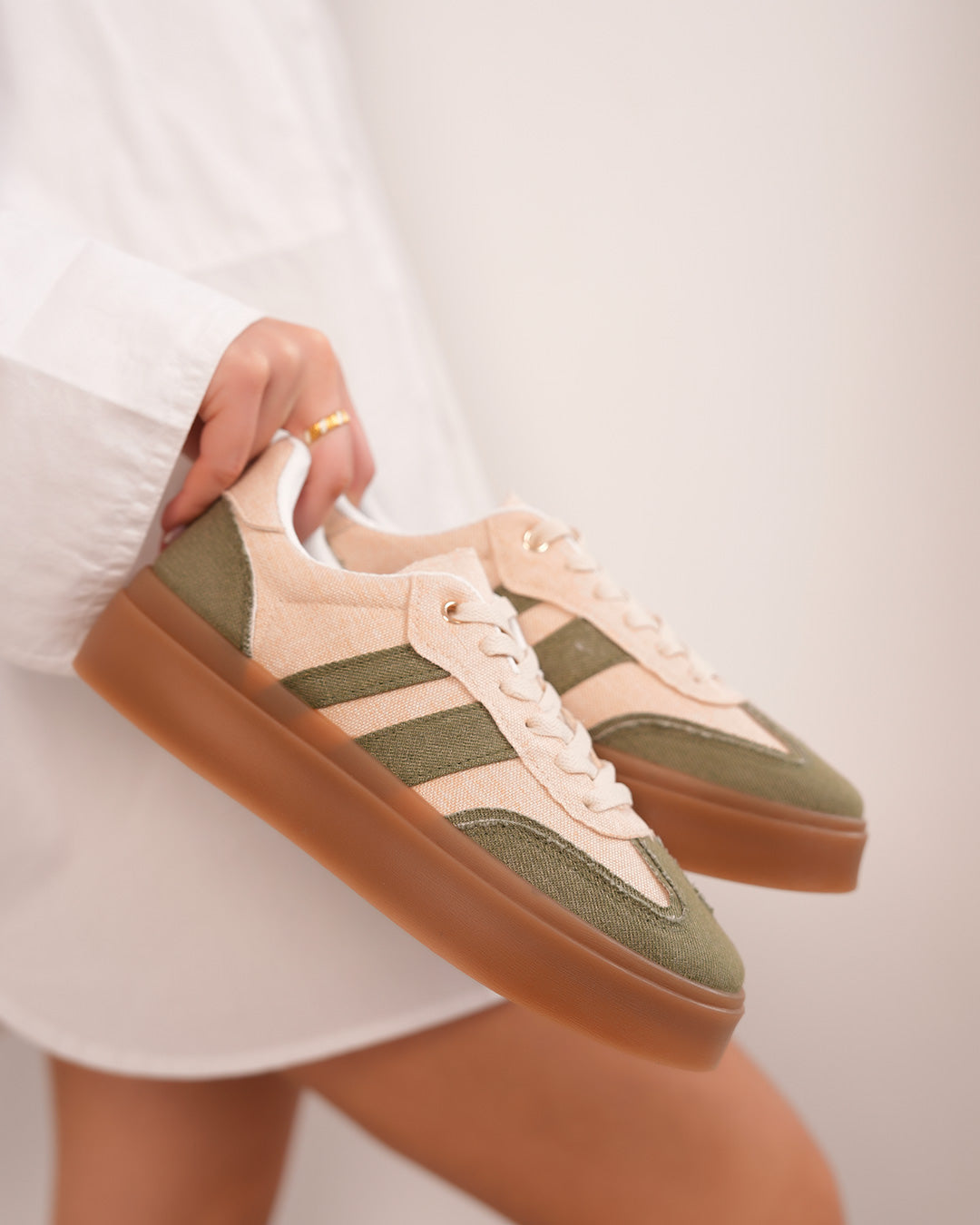 Basket femme effet jean beige et kaki avec semelle épaisse marron
