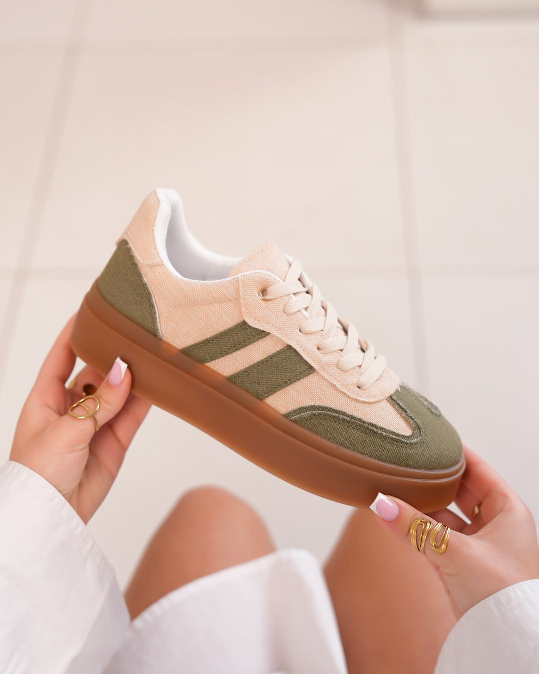 Basket femme effet jean beige et kaki avec semelle épaisse marron