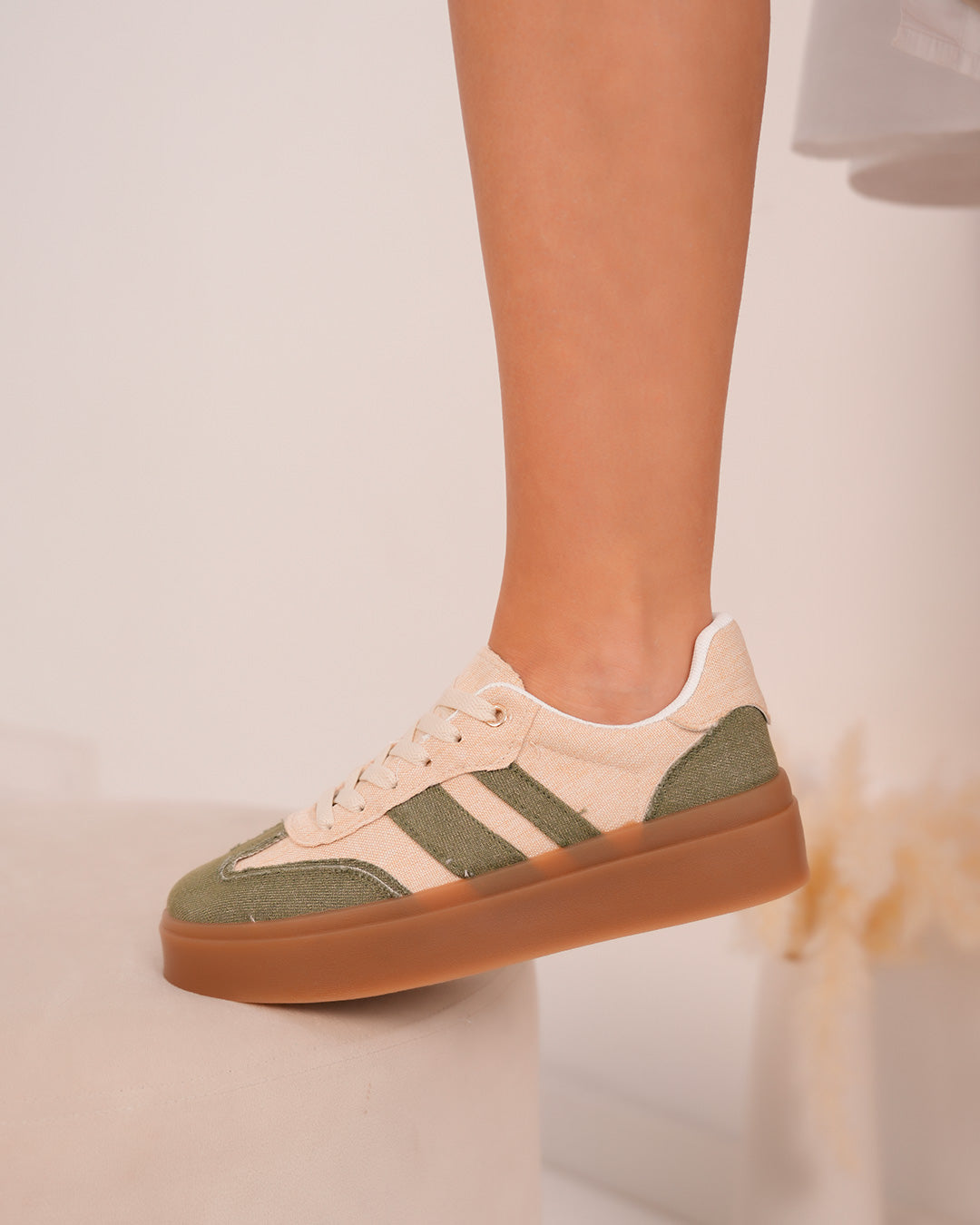 Basket femme effet jean beige et kaki avec semelle épaisse marron