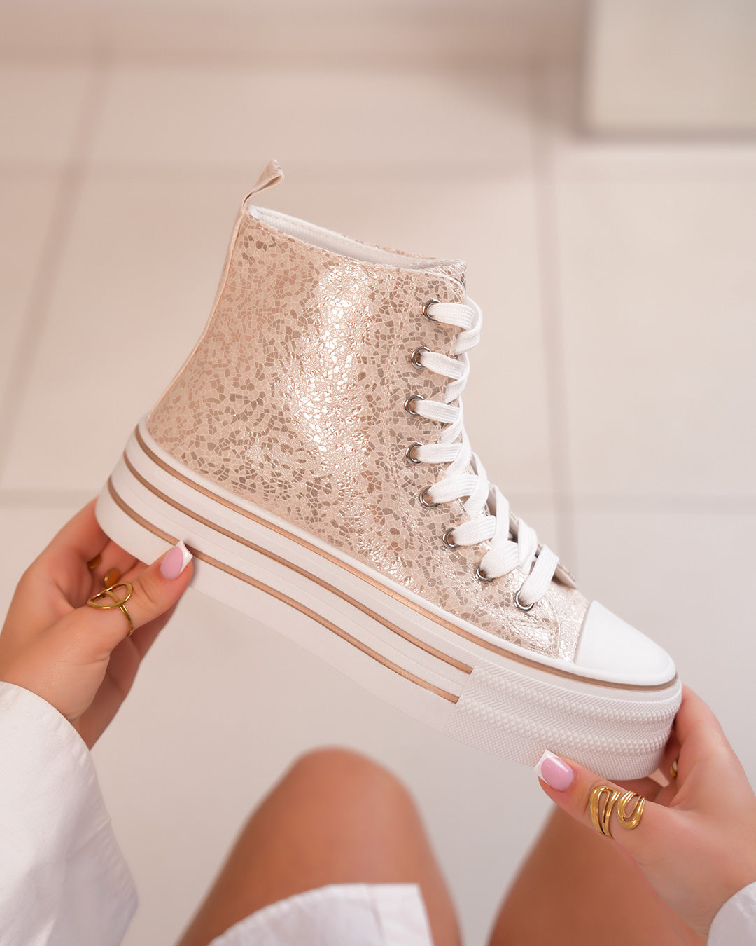 Basket montante champagne femme avec semelle épaisse et détails rose gold