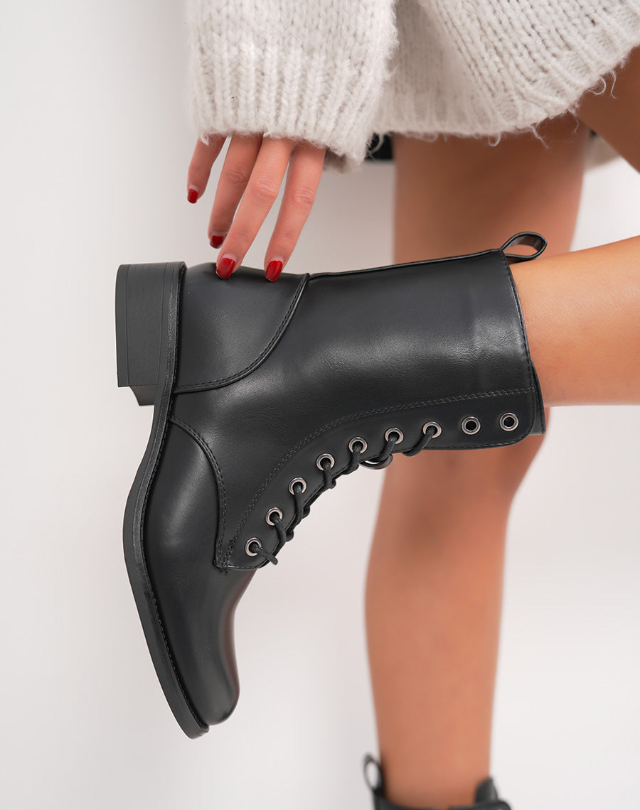 Bottines femme noires élégantes à lacets montants et intérieur fourré