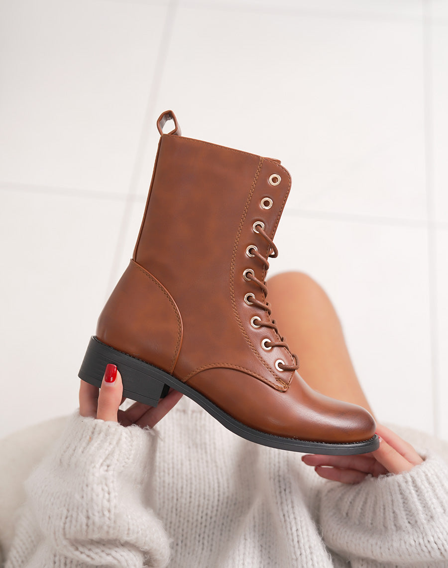 Bottines femme camel tendance à lacets montants et intérieur fourré