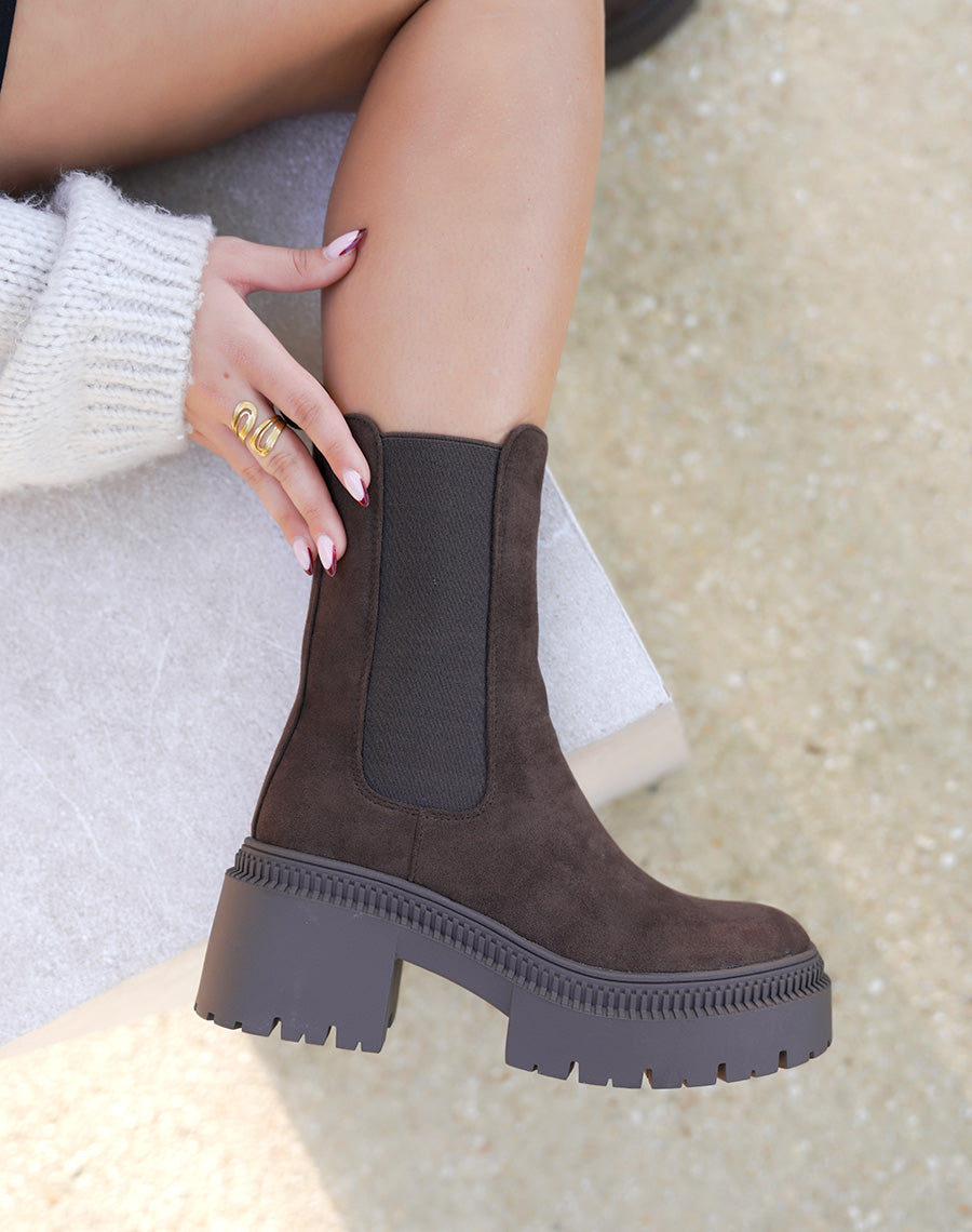 Bottines femme marron en suédine à plateforme et semelle crantée tendance