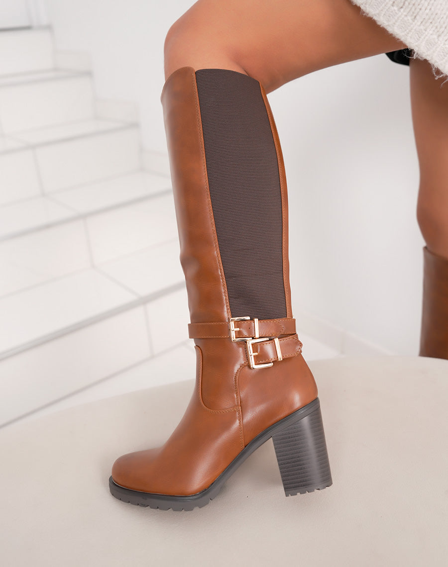 Bottes femme camel à talons hauts avec double boucles dorées et semelle crantée