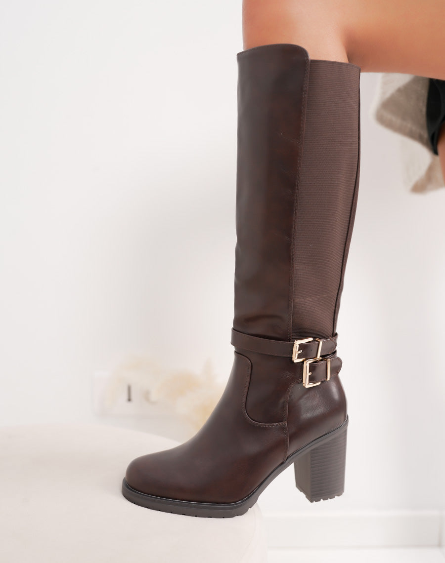 Bottes femme marron à talons hauts avec double boucles dorées et semelle crantée