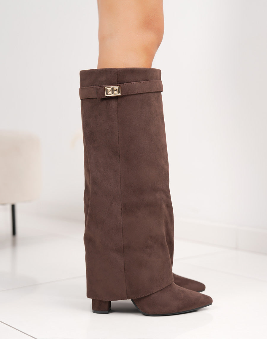 Bottes femme marron en suédine chic à bout pointu avec talon épais et cadenas doré