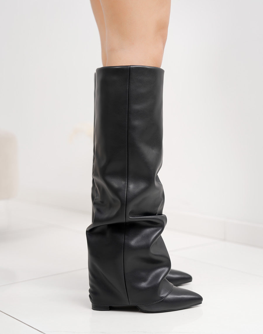 Bottes femme noires à effet plissé bout pointu et talon haut intérieur fourré