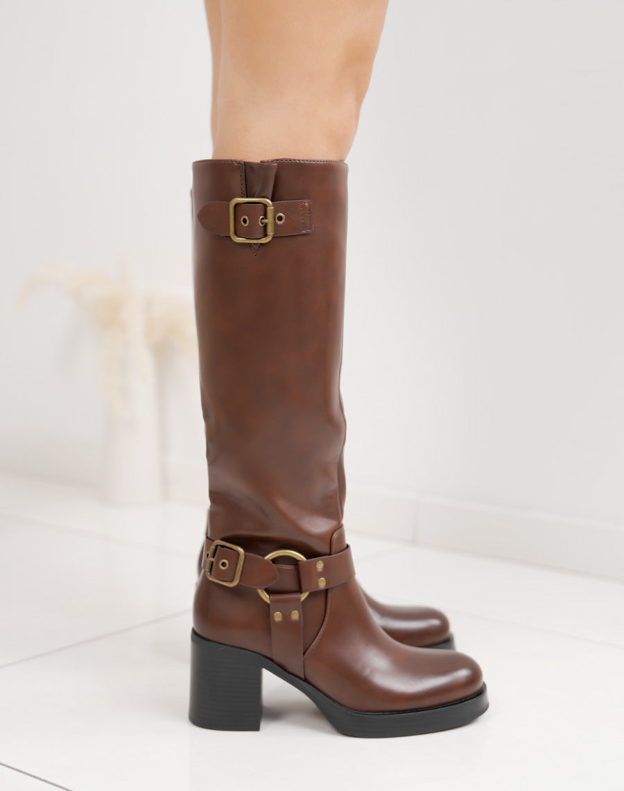 Bottes marron à sangle décorative dorée et talon épais