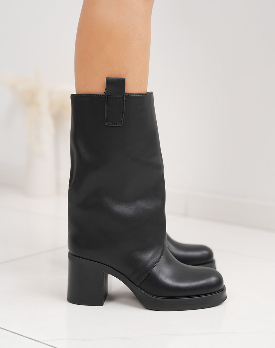 Bottines hautes noires à bout rond et talon épais